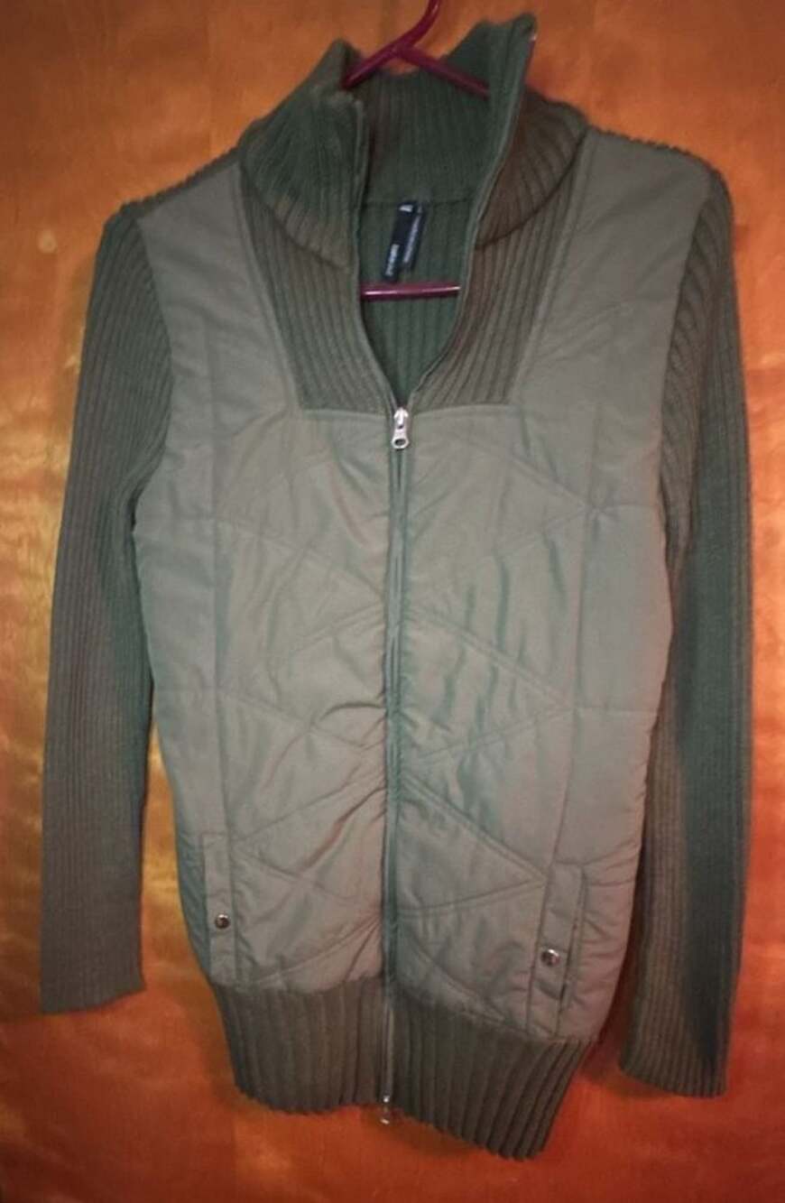 Takeout Women's Green Quilted Vest Jacket with Ribbed Sweater Sleeves